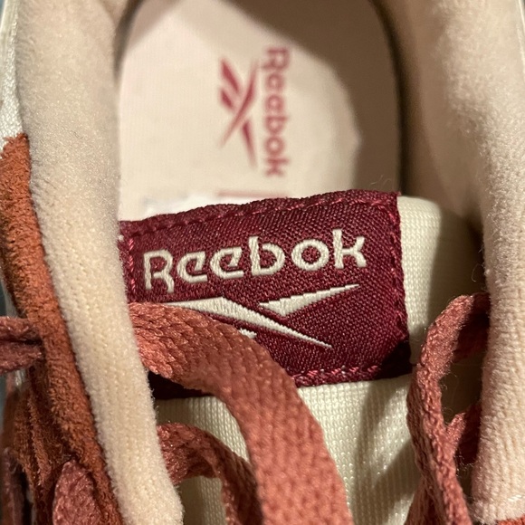 Reebok women’s 7.5 *only worn once* - Picture 3 of 4